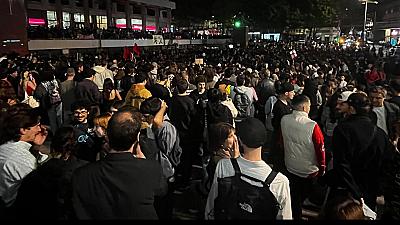 Egoístas nas tendas, polícias de vendas, rentistas nas vivendas e fascistas com agendas